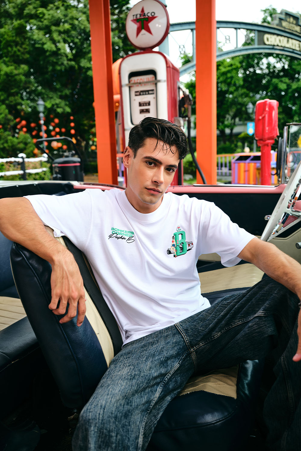 Pushing Hard Oversized T-shirt - BonkersCorner