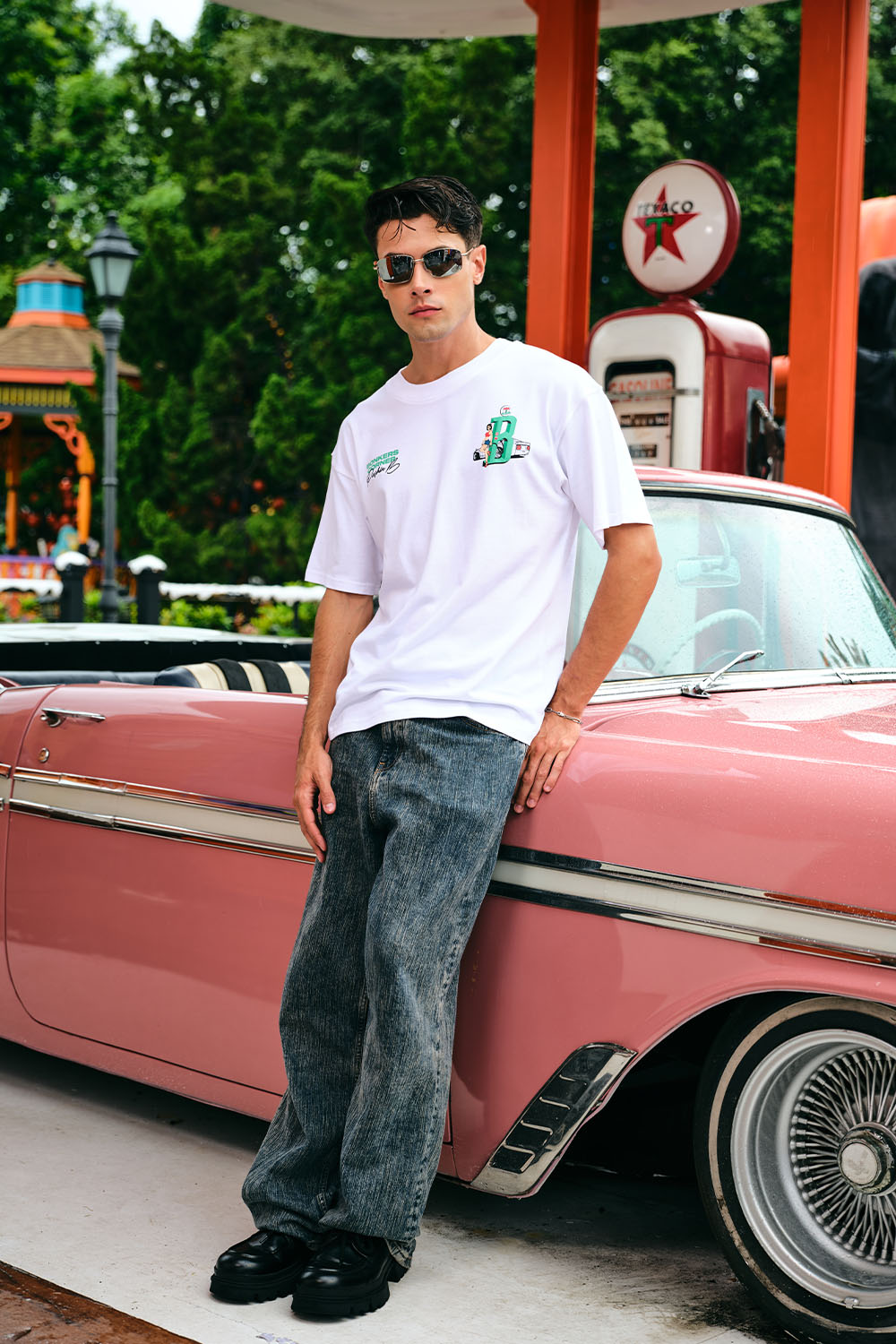 Pushing Hard Oversized T-shirt - BonkersCorner