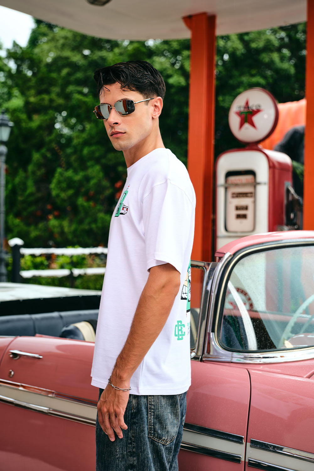 Pushing Hard Oversized T-shirt - BonkersCorner