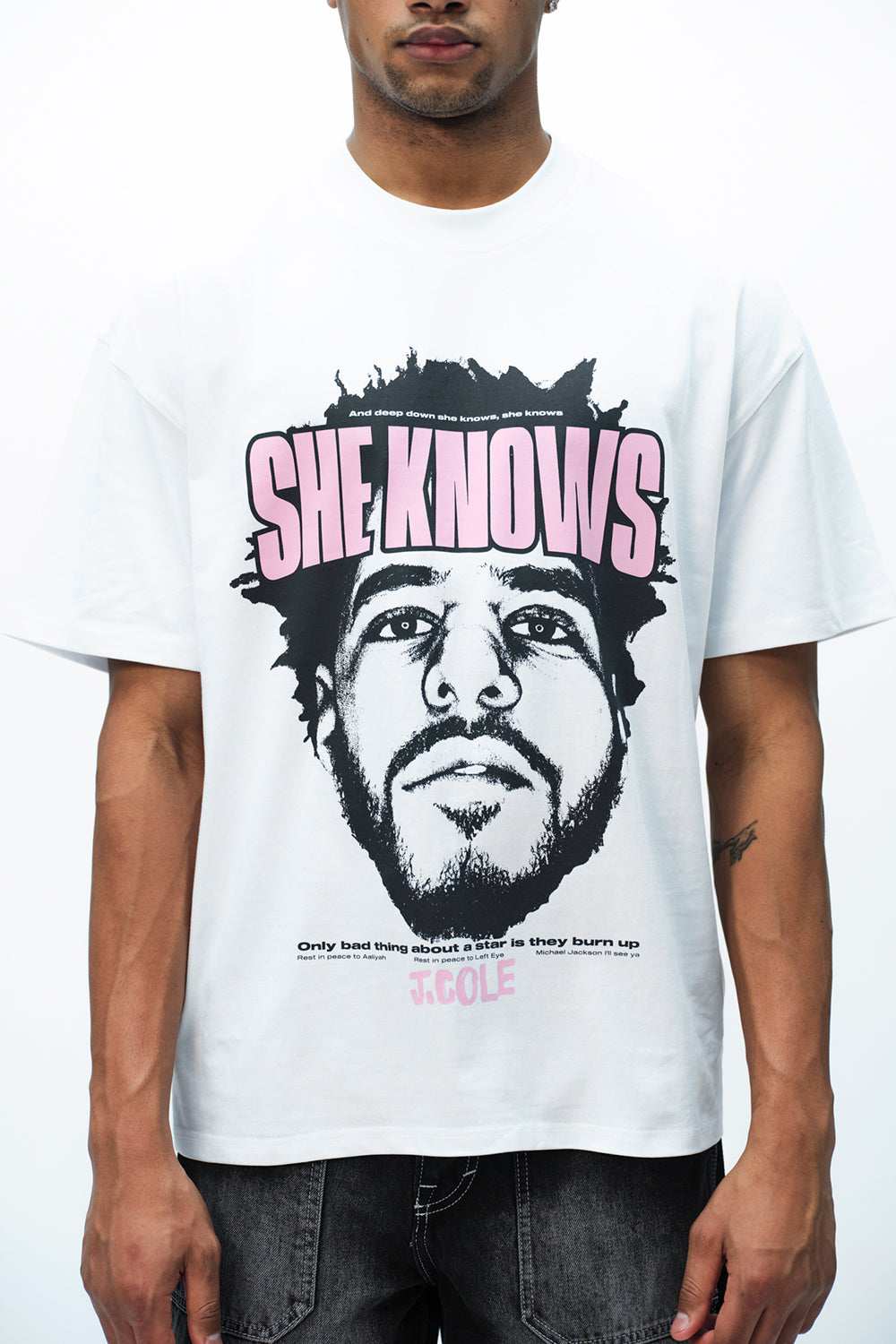She Knows Oversized T-shirt - BonkersCorner