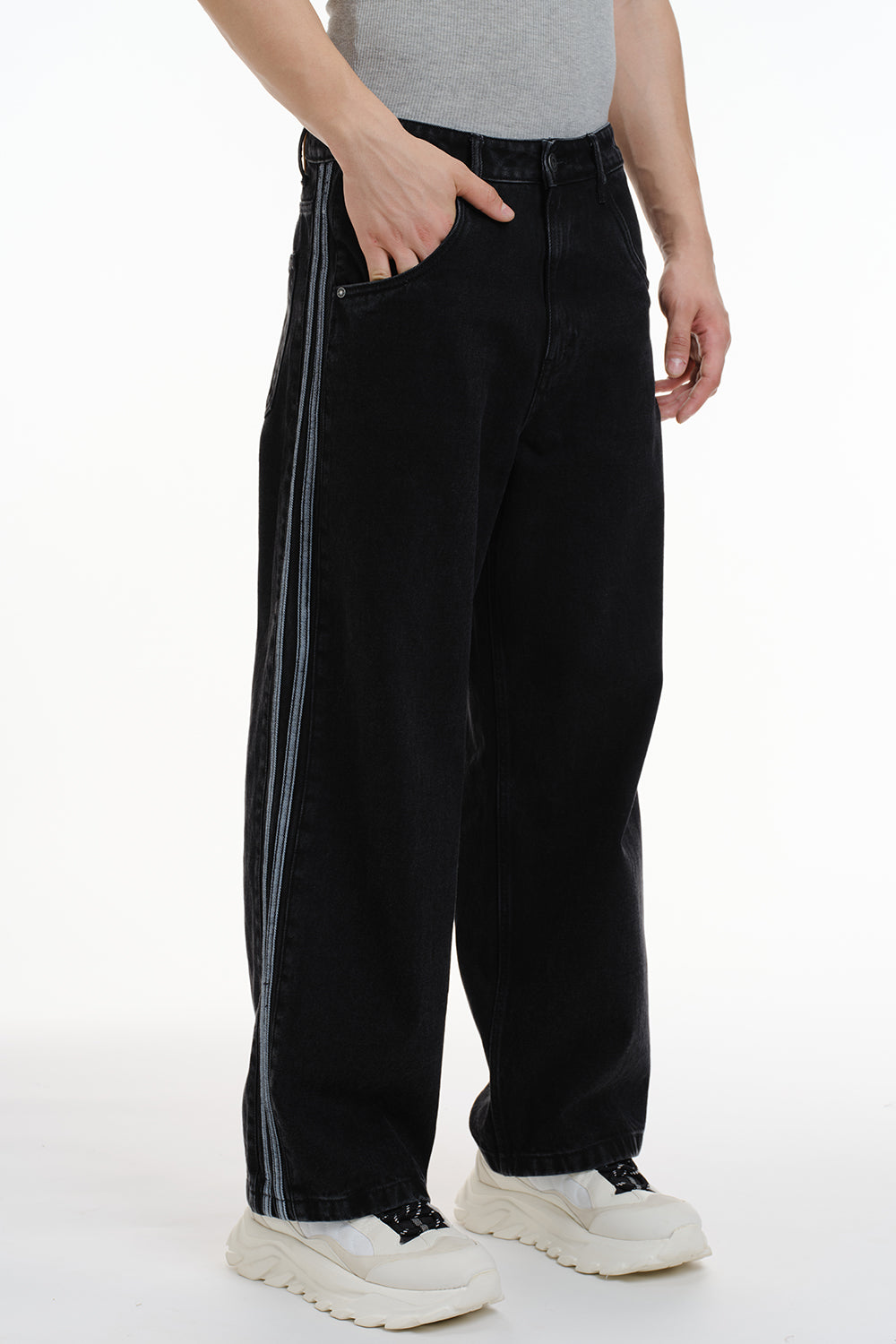 Ridge Line Black Straight Fit Jeans