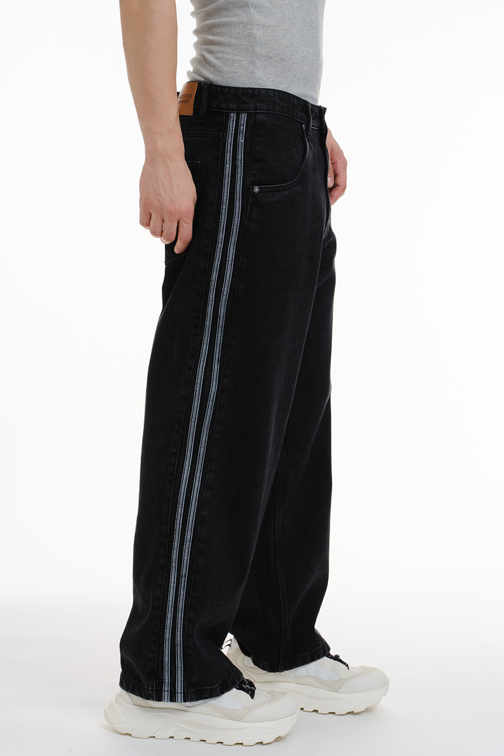 Ridge Line Black Straight Fit Jeans