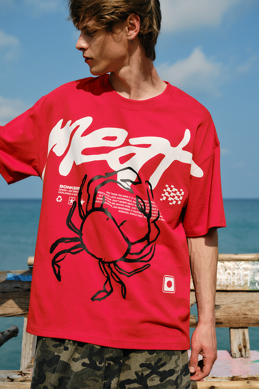 Snap Snap Oversized T-shirt - BonkersCorner