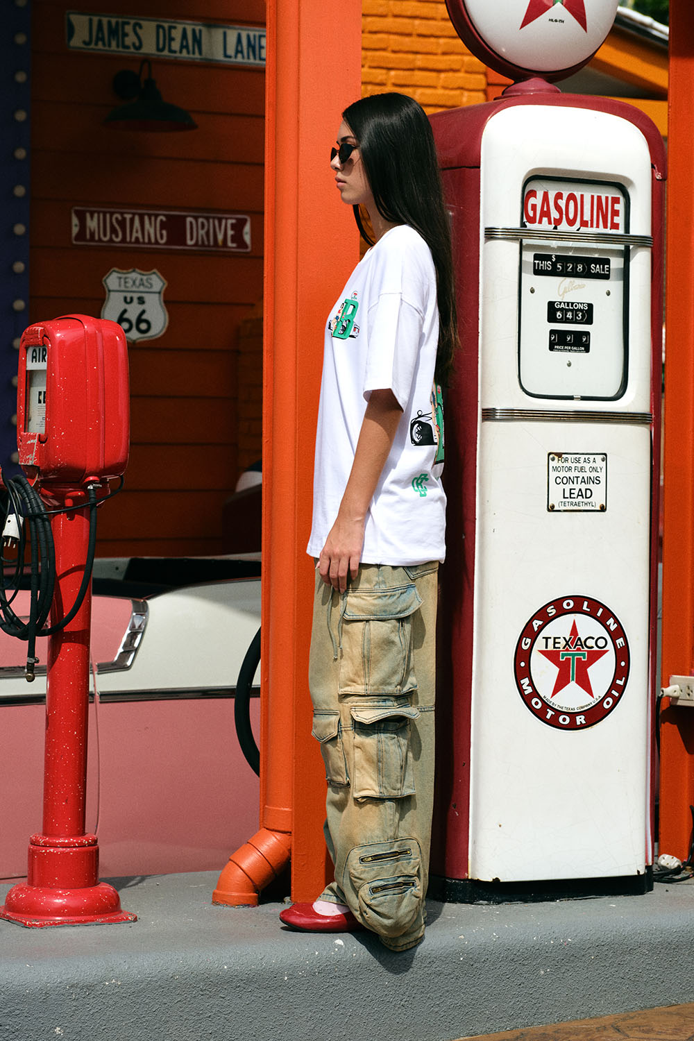 Pushing Hard Oversized T-shirt - BonkersCorner